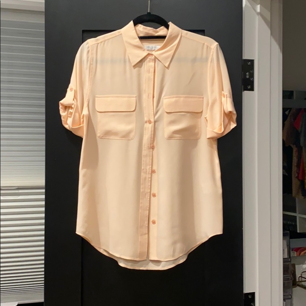 Button down peach